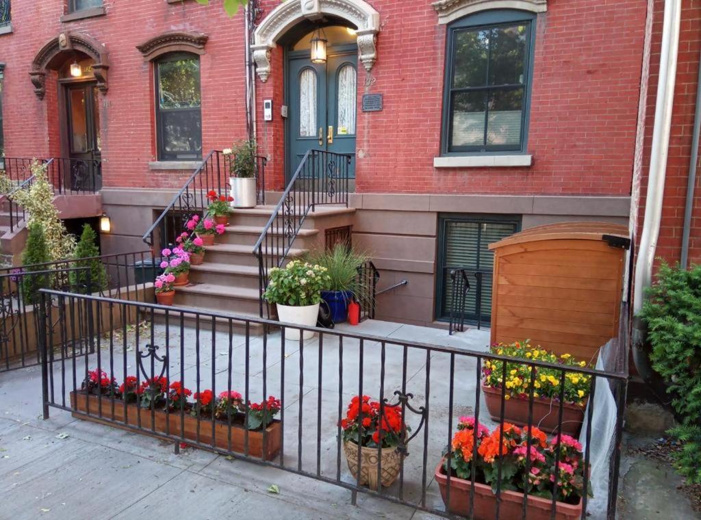 Апартаменты Historic 1869 Brownstone 15 Min To Nyc Downtown Джерси-Сити Экстерьер фото